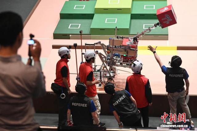 图为香港中文大学的参赛队伍在比赛中。中新网记者 李志华 摄
